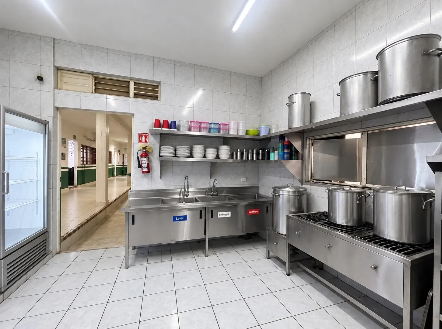 Cocina y alimentación balanceada en centro de rehabilitación regulado