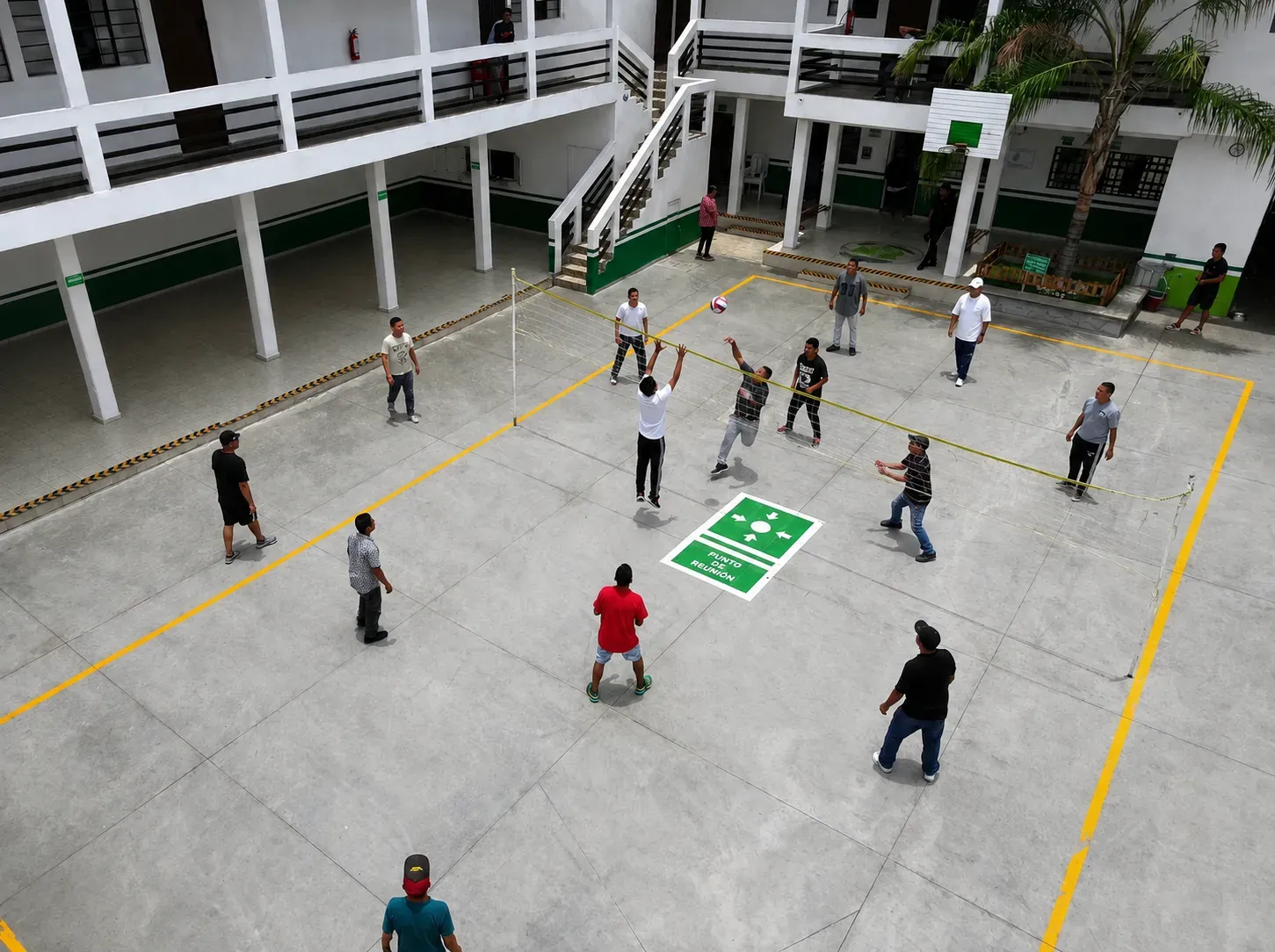 Cancha de voleibol para torneos y convivencia deportiva en Casa Consuelo Aguascalientes.